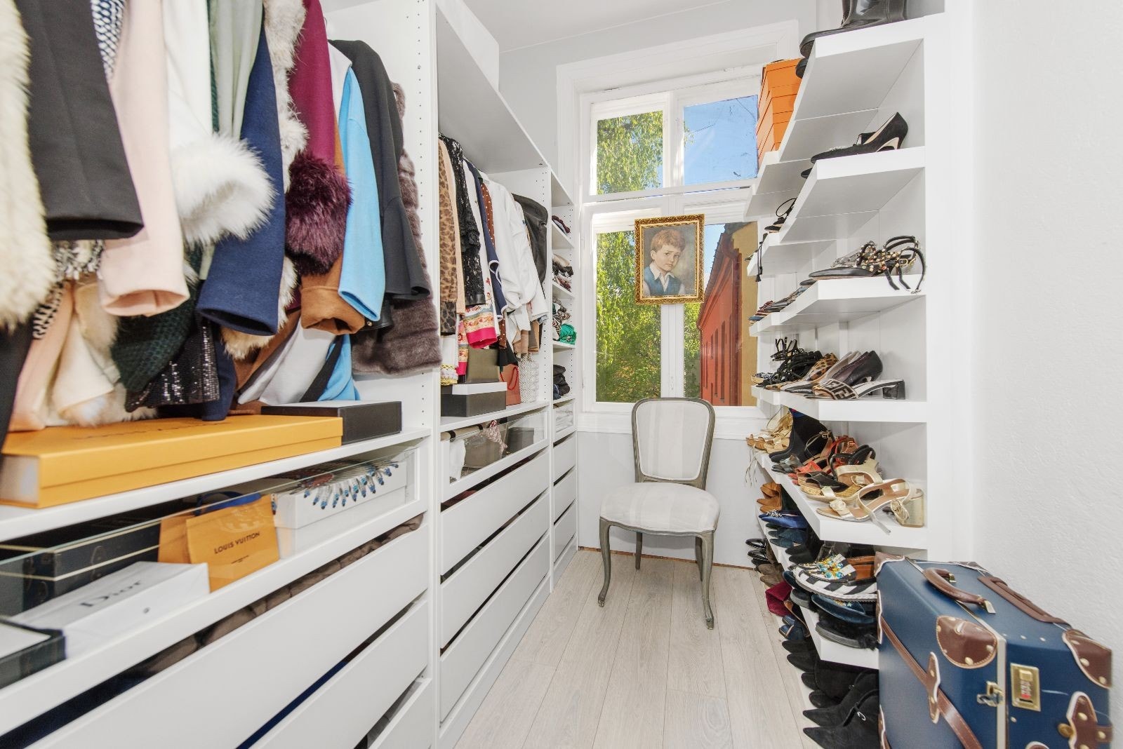 Walk in closet ved 1 etg. Galleribilde