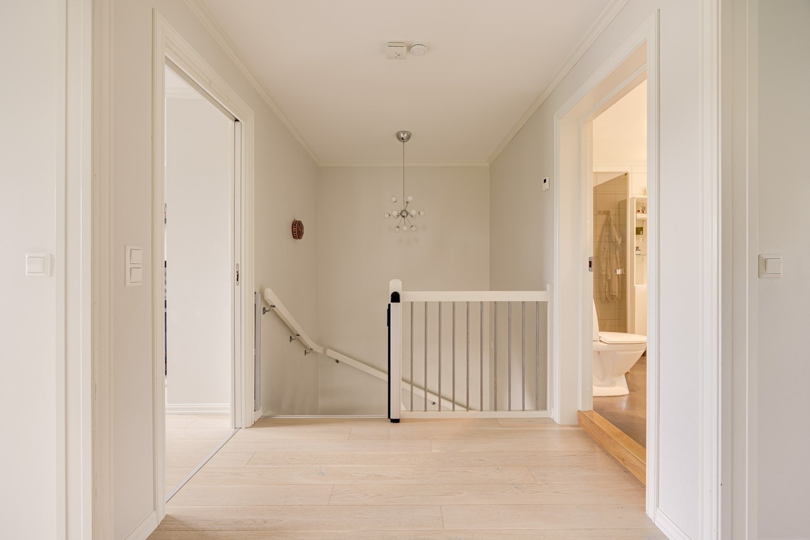 I 2.etg finner vi 3 gode soverom, baderom og et teknisk rom. Galleribilde