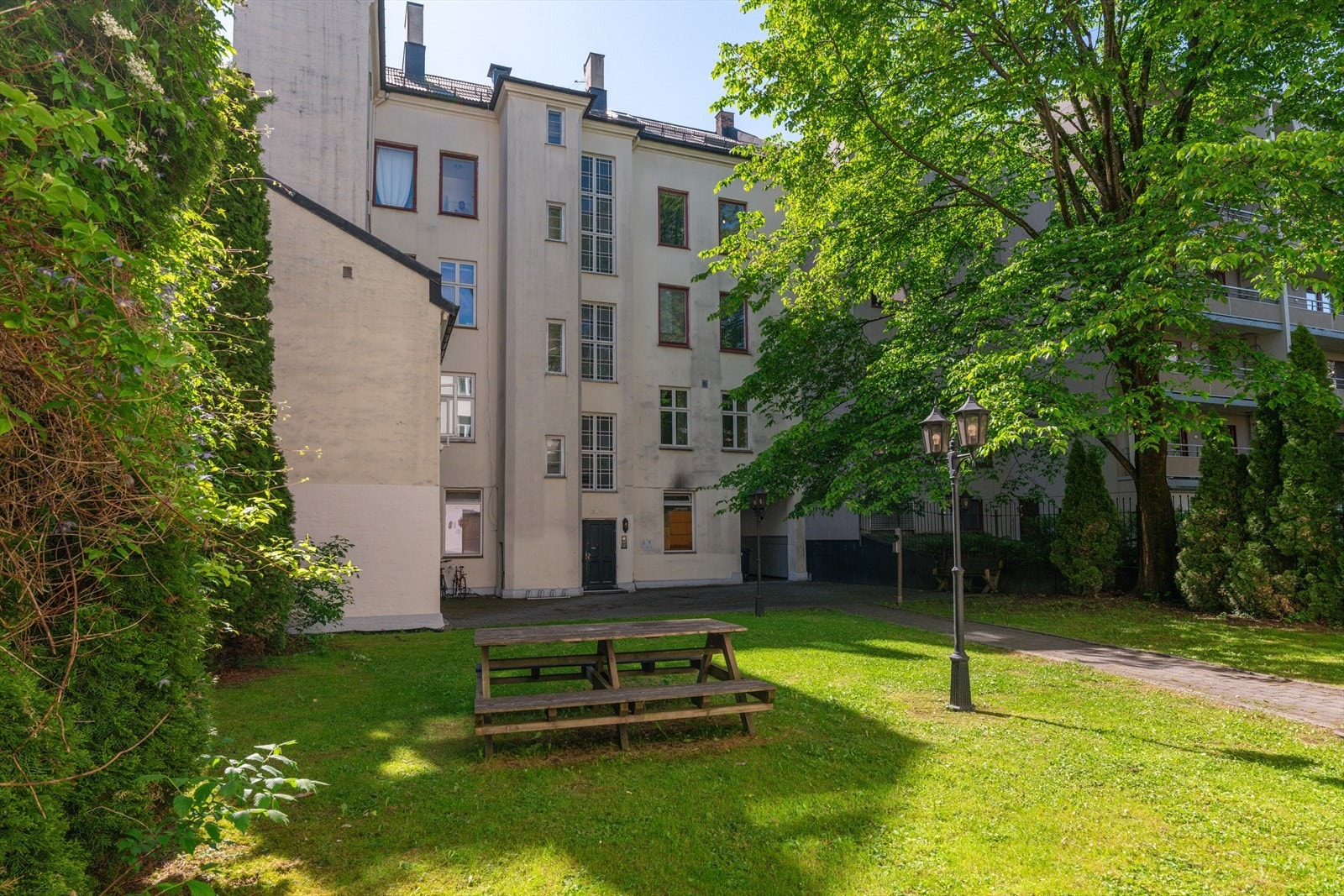 Borettslaget har en hyggelig felles bakgård. Galleribilde