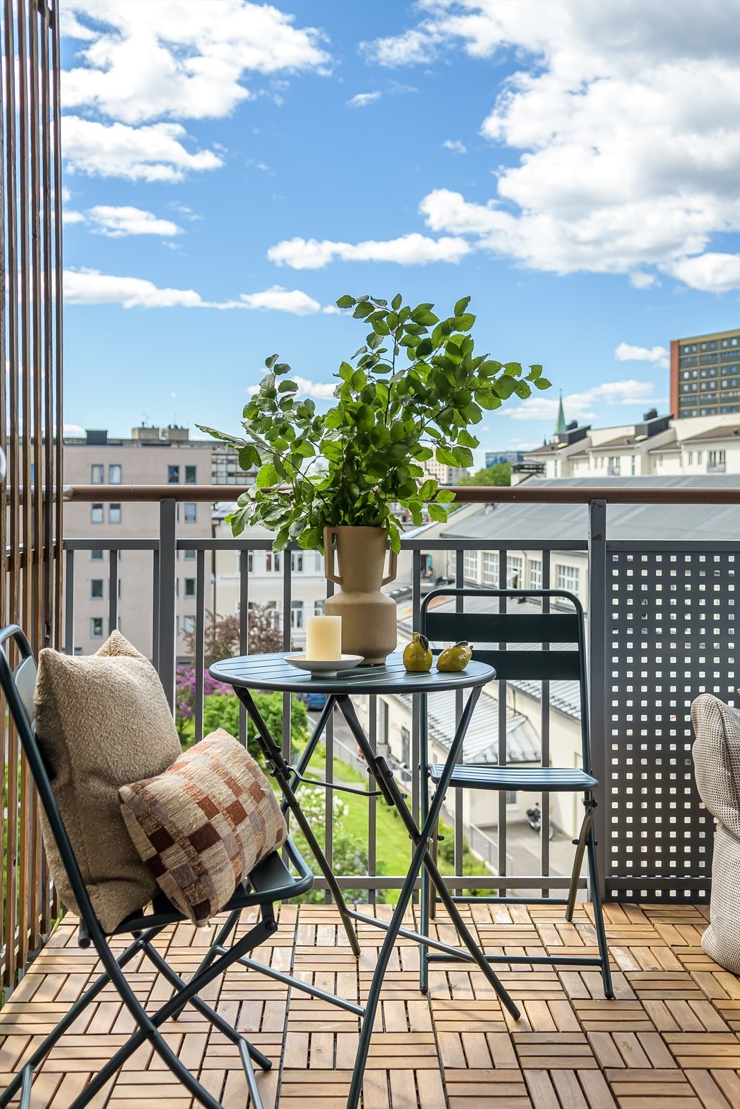 Her kan sene sommerkvelder nytes. Det er også felles takterrasse i bygget. Galleribilde