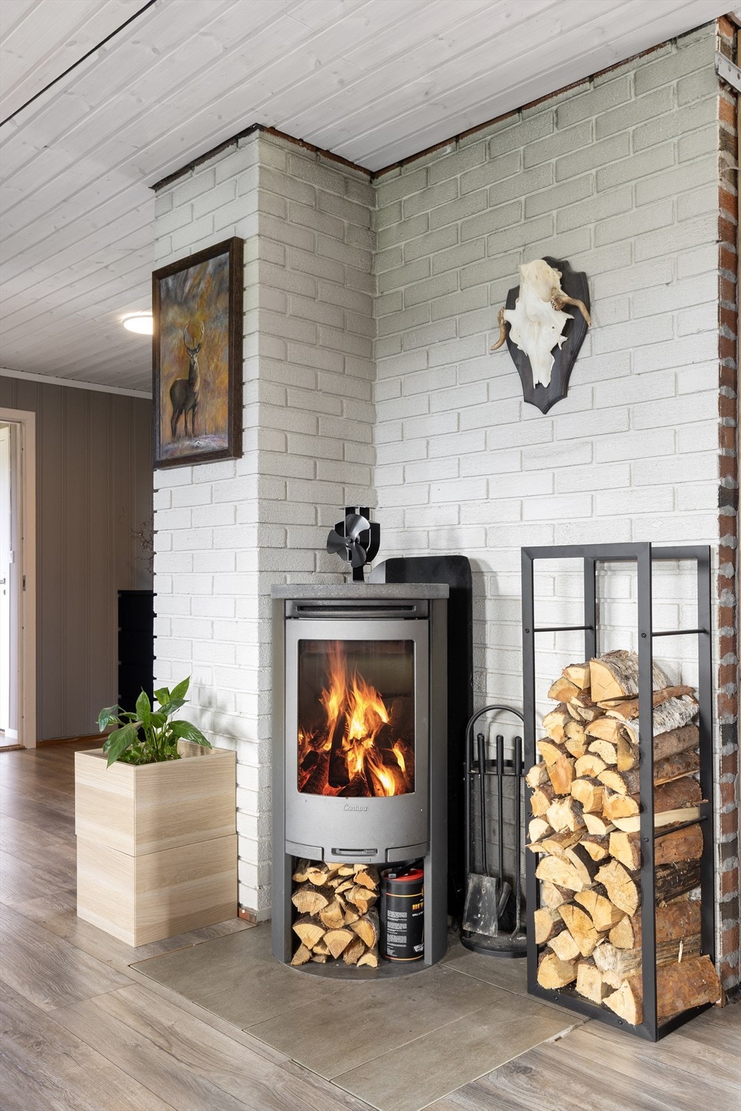 En vedovn av nyere årgang sørger for ekstra varme og hygge. Galleribilde