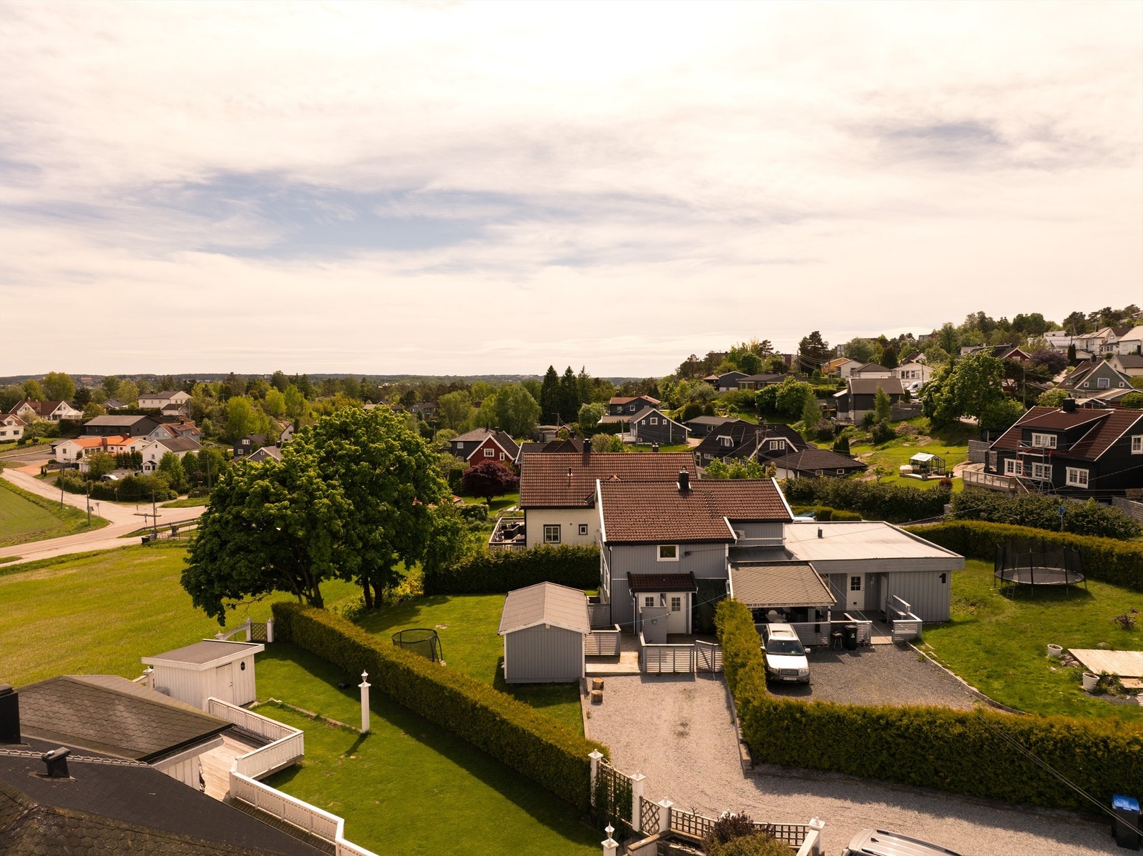 1B utgjør tomannsboligens største del og inneholder to utleide leiligheter - én i hver etasje. Begge leieforhold følger boligen. Fotograf; Kristoffer Kristiansen. Galleribilde