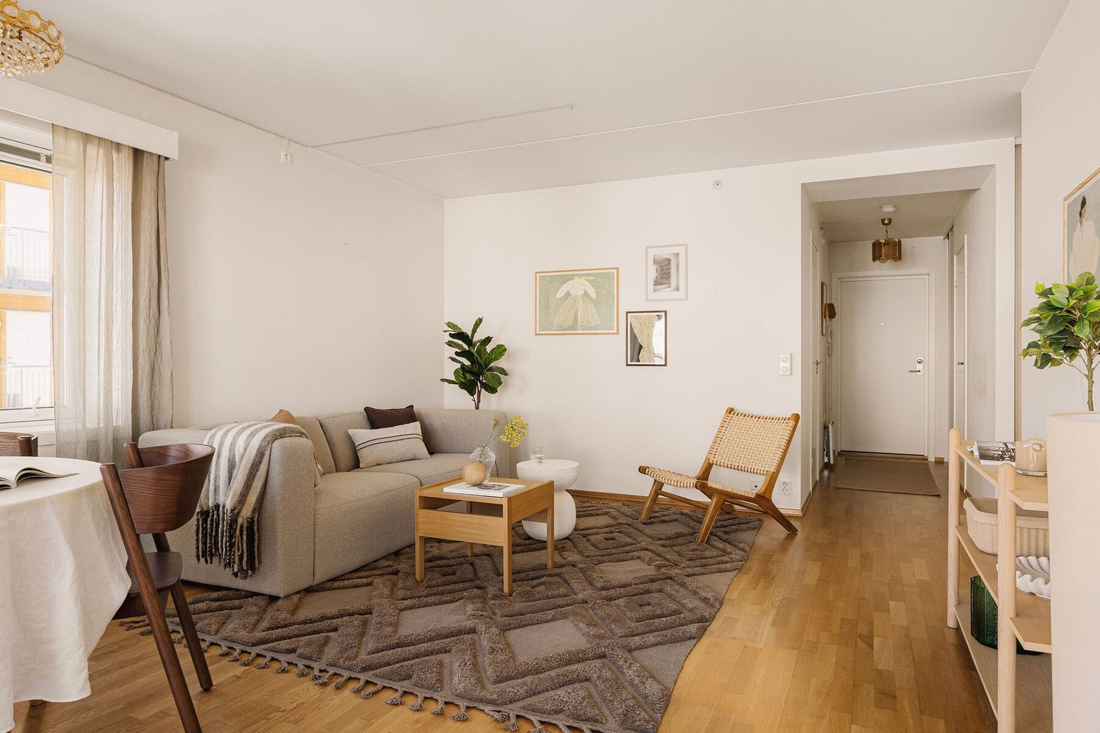 Her er det rom for både rolige hverdagskvelder og hyggelige sammenkomster med familie og venner. Galleribilde