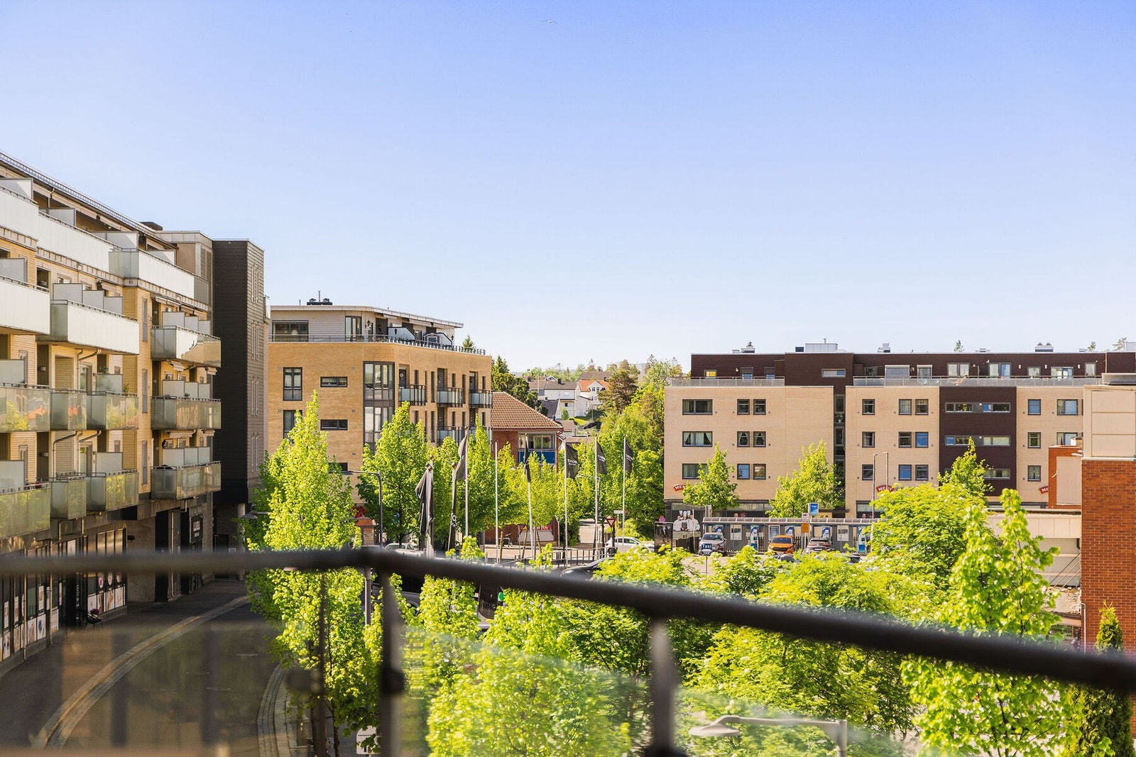 Leiligheten har en svært attraktiv og sentral beliggenhet midt på Strømmen, et område som på en fin måte kombinerer det urbane bylivet med grønne omgivelser Galleribilde