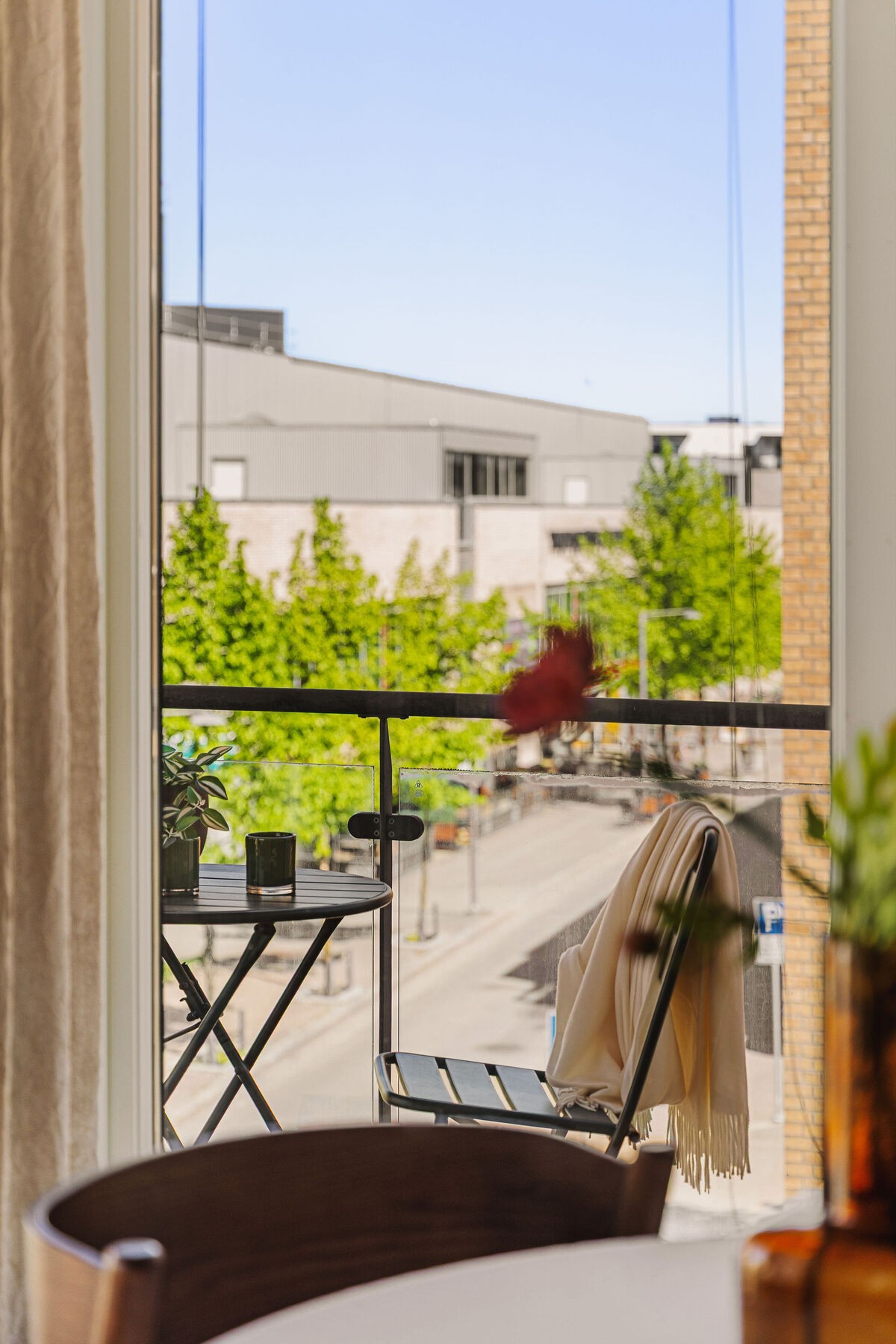 Fra stuen er det direkte utgang til en vestvendt balkong på ca. 15 m². Galleribilde