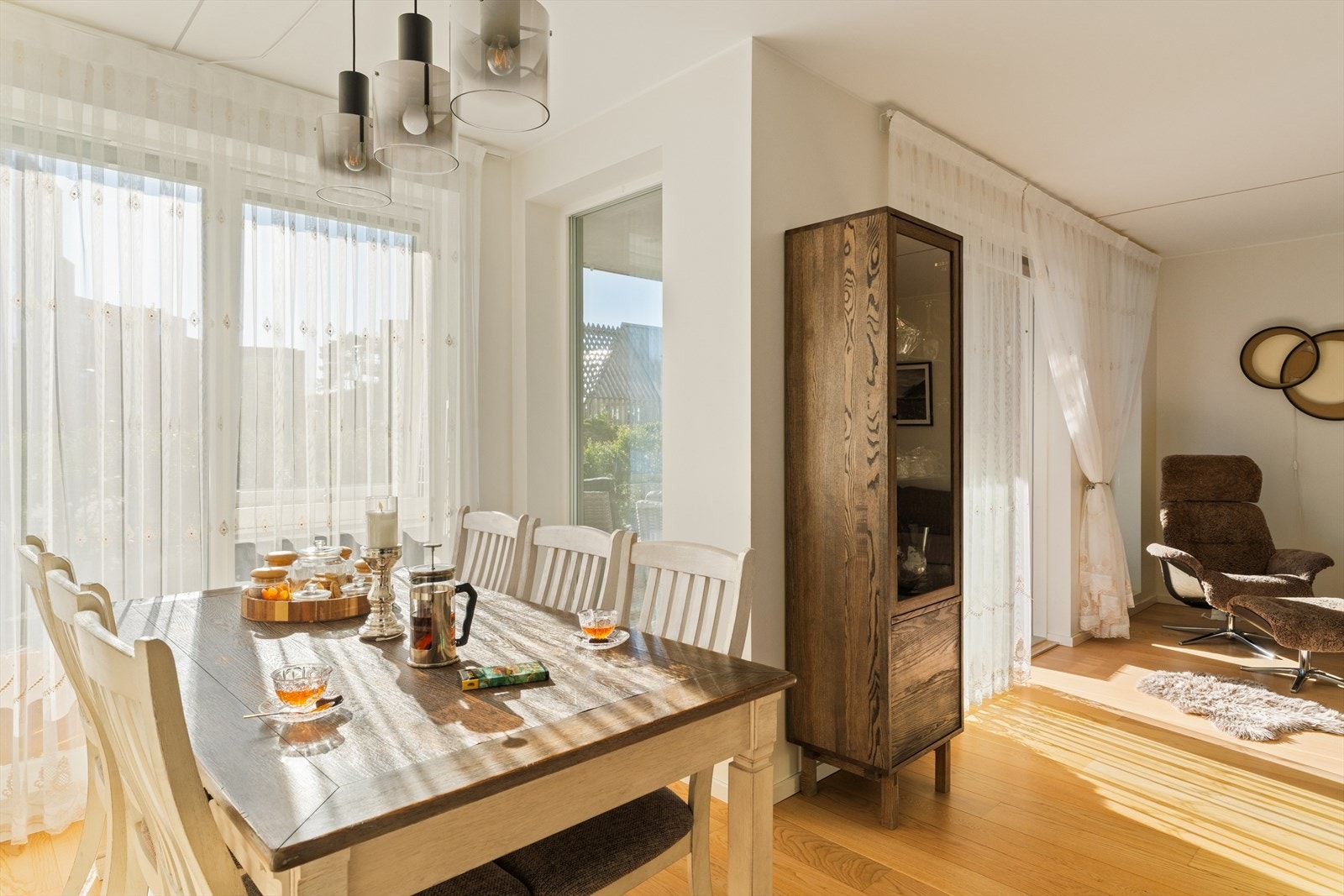 Her er det god plass til en spisegruppe Galleribilde