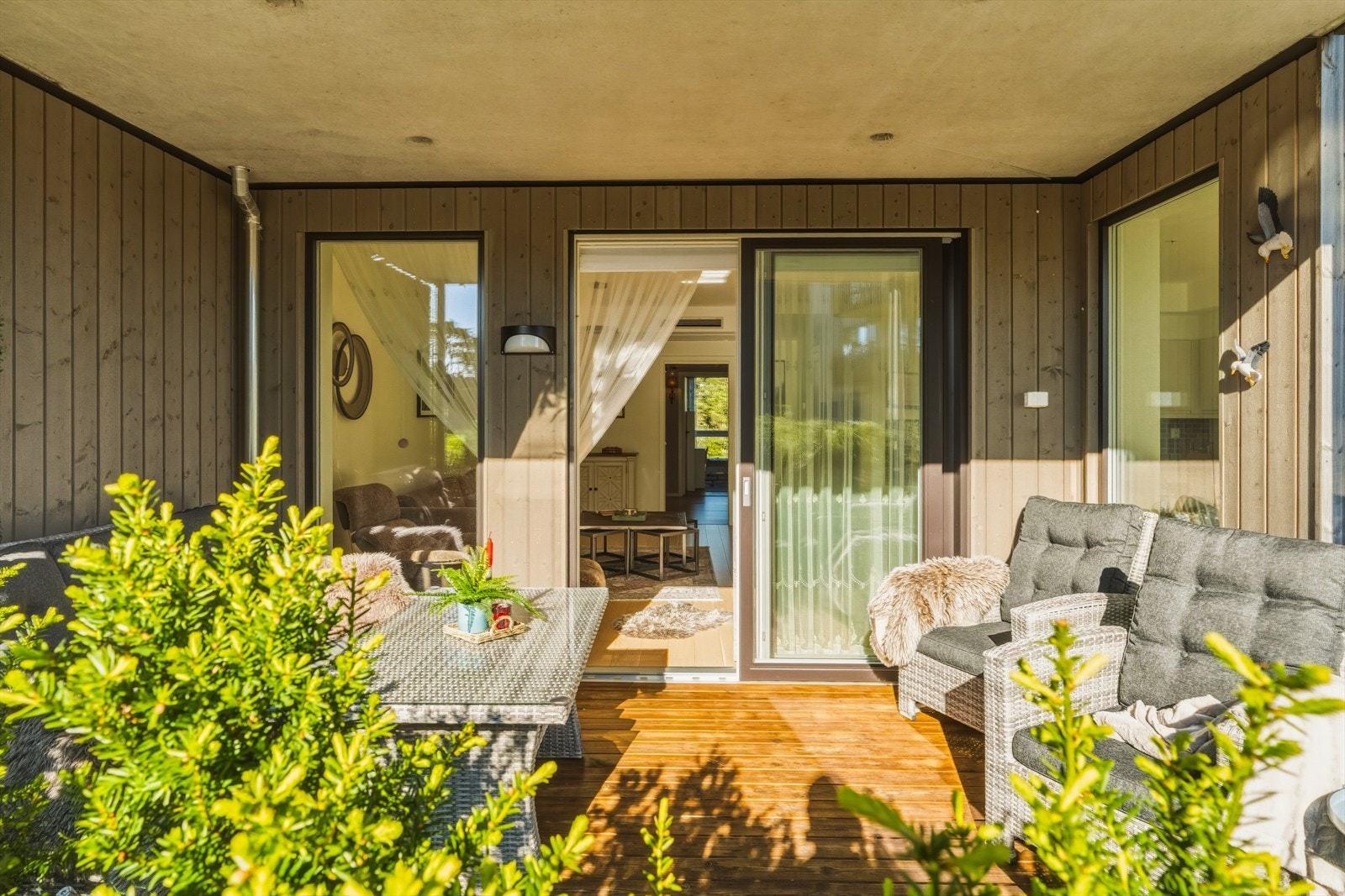 Leiligheten har en solrik terrasse på hele 20 m² Galleribilde