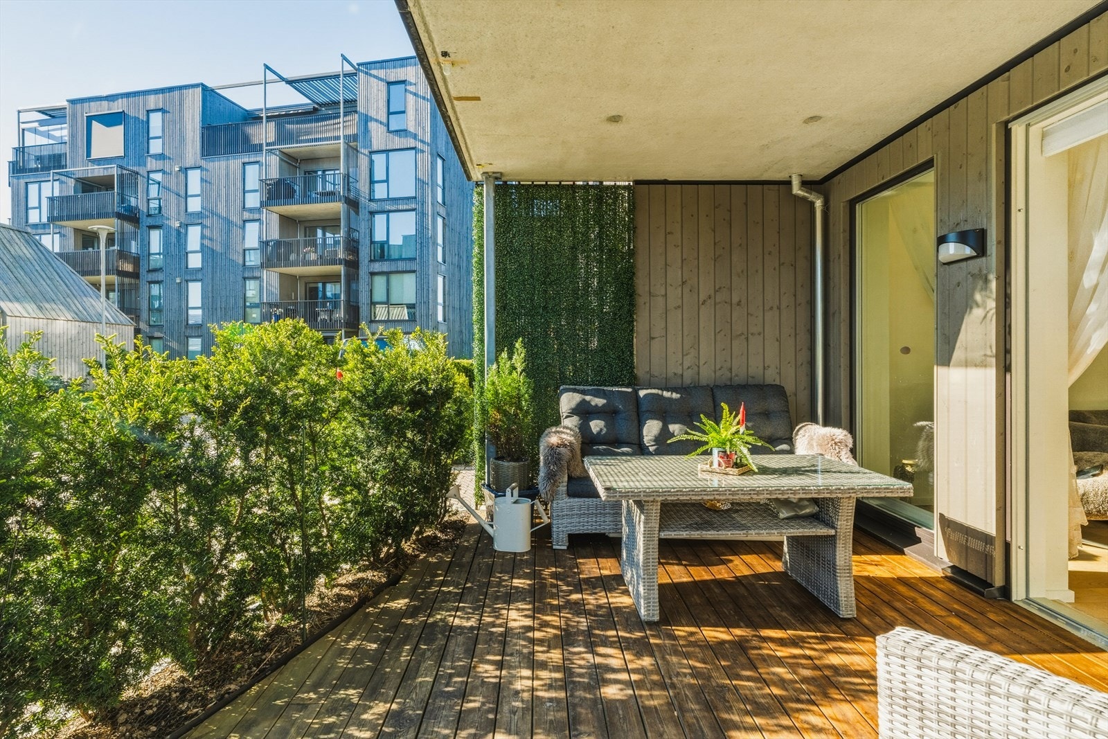 Terrassen er overbygget og kan således benyttes selv på gråværsdager Galleribilde