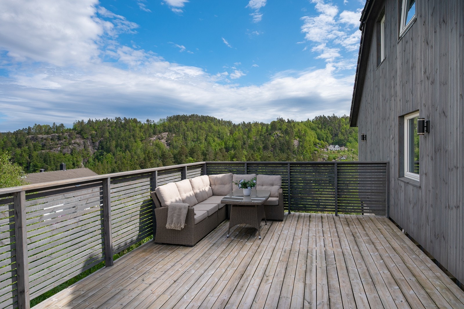 Vestvendt med gode solforhold Galleribilde