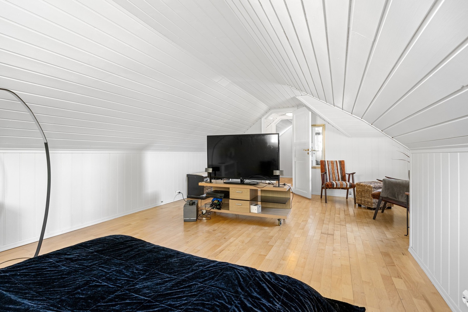Loft over garasje innredet (ikke søkt bruksendret) Galleribilde