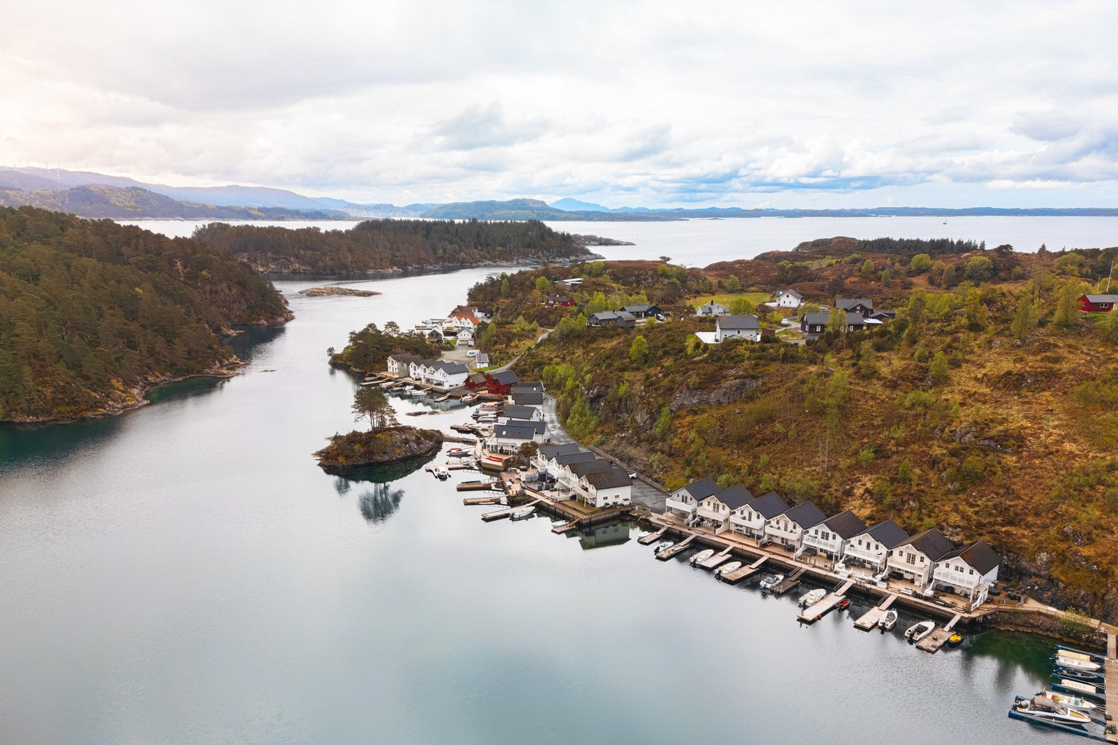Den spektakulære skjærgården gir rekreasjonsmuligheter gjennom hele året og gjør dette til et ideelt sted for fritidsbruk Galleribilde