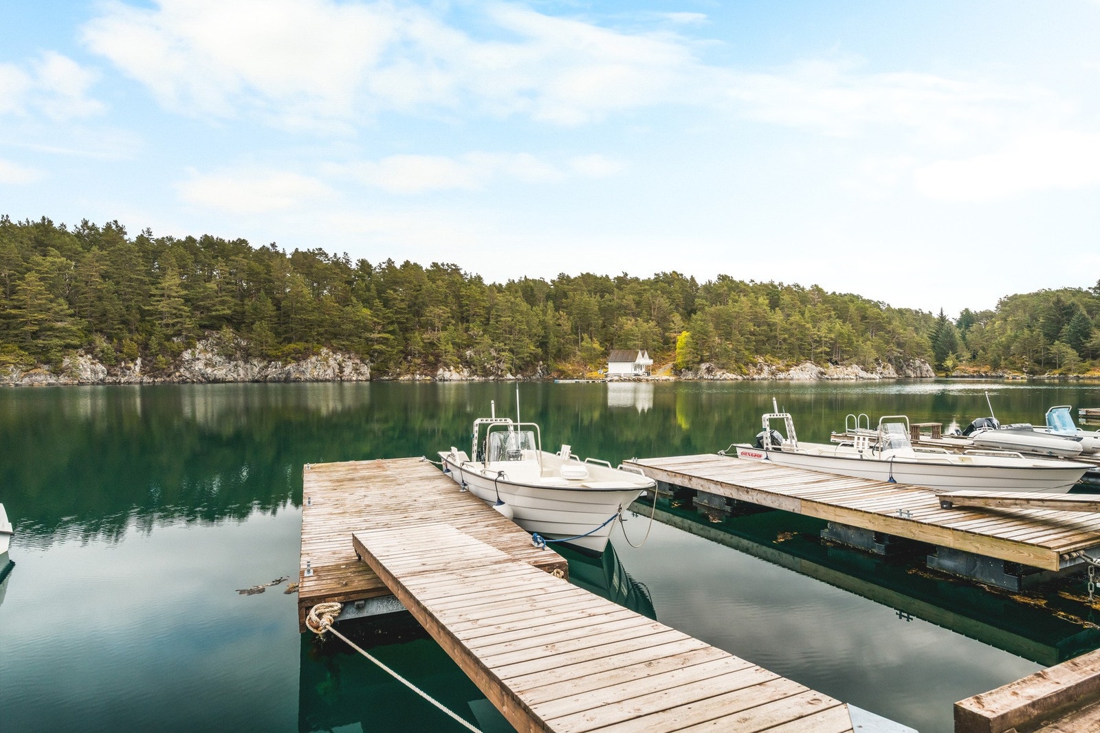 Området byr på fantastiske naturopplevelser både til lands og til vanns Galleribilde