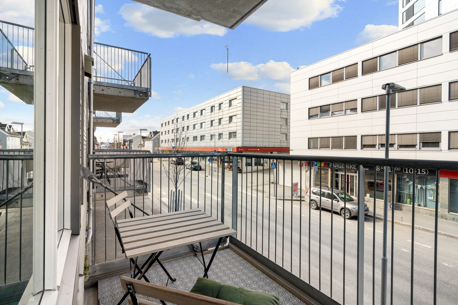 Verandaen er vendt mot vest.
