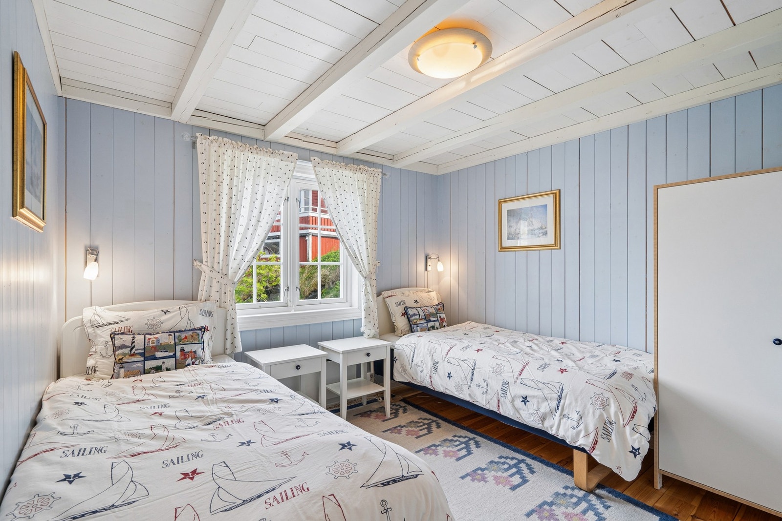 Det andre soverommet er innredet med to enkeltsenger. Galleribilde