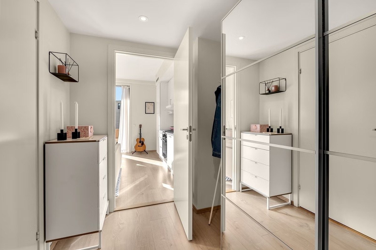 Stor gang med mye oppbevaring Galleribilde