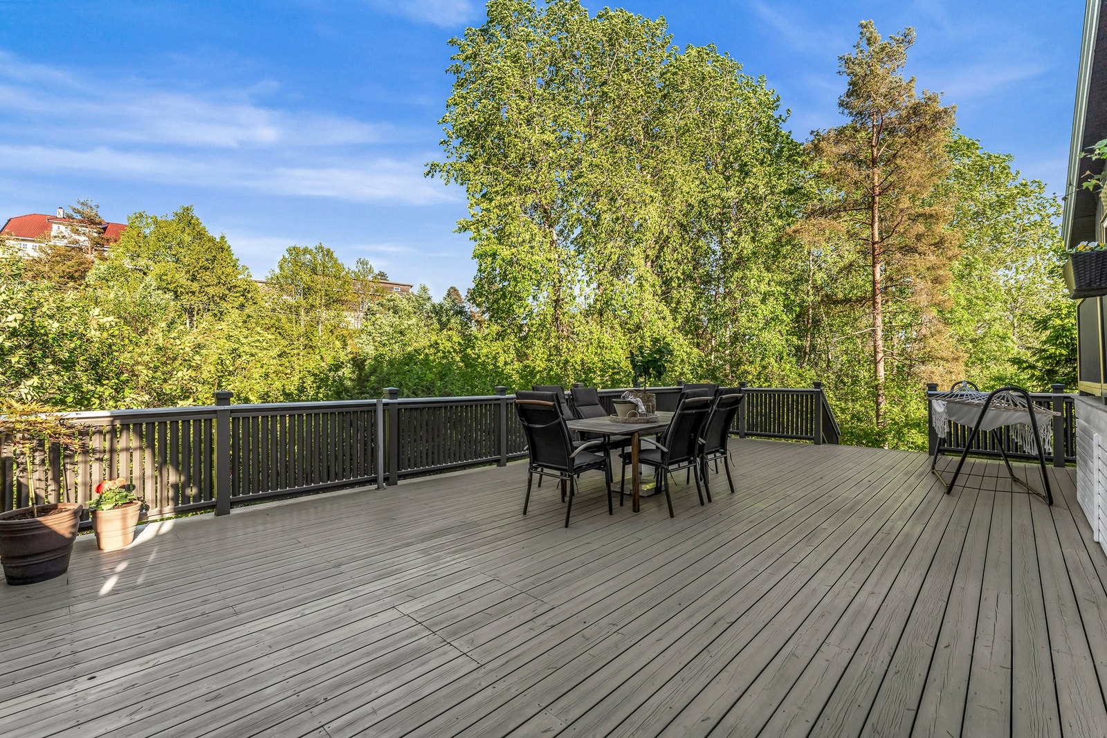 God plass for grill, lounge, solsenger, spiseplass mm Galleribilde