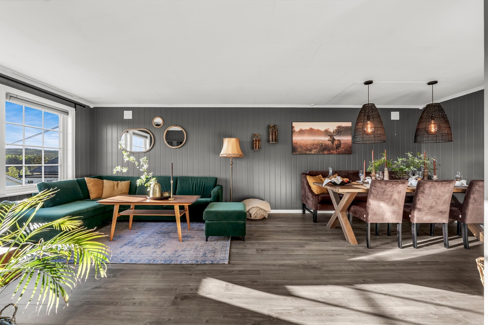 Stuen er i lune og moderne farger Galleribilde