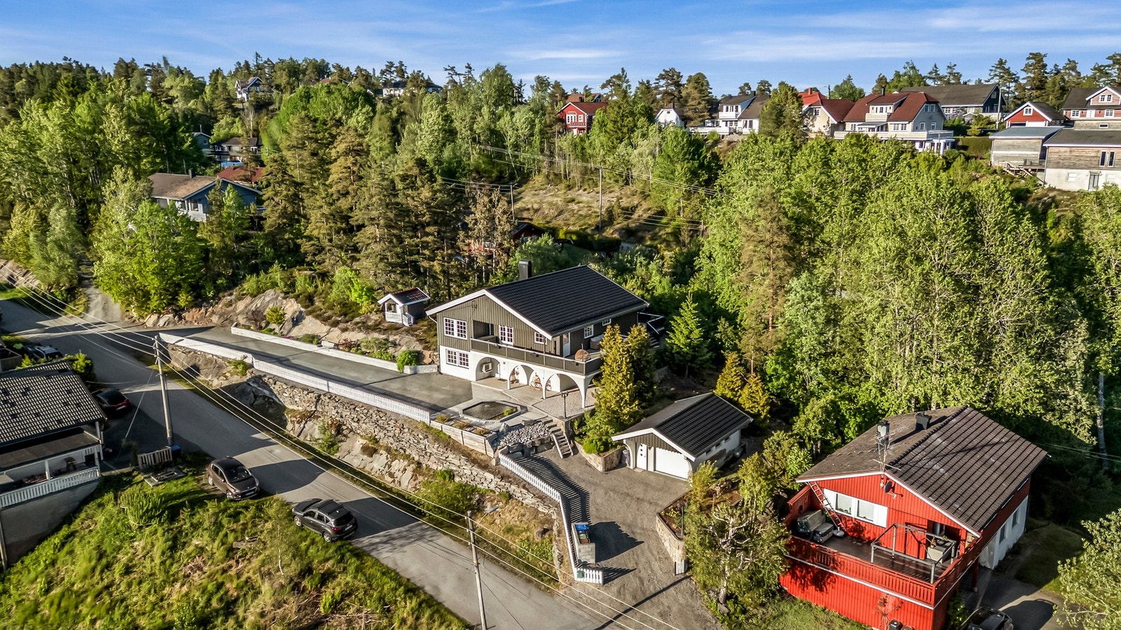 Velkommen til en velholdt og stilig enebolig som virkelig er verdt en titt Galleribilde