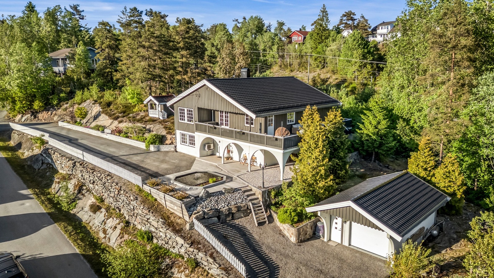 Herlig tomt på nesten 2 mål! Galleribilde