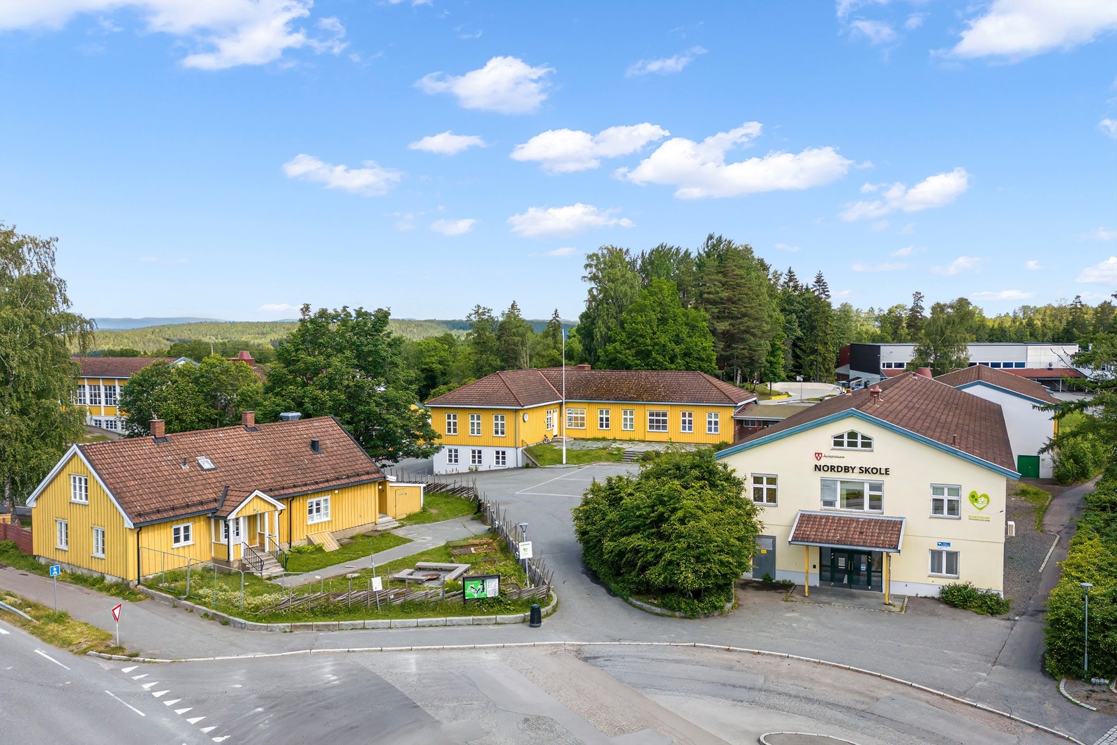 Nordby barne- og ungdomsskole ligger i gangavstand fra boligen Galleribilde