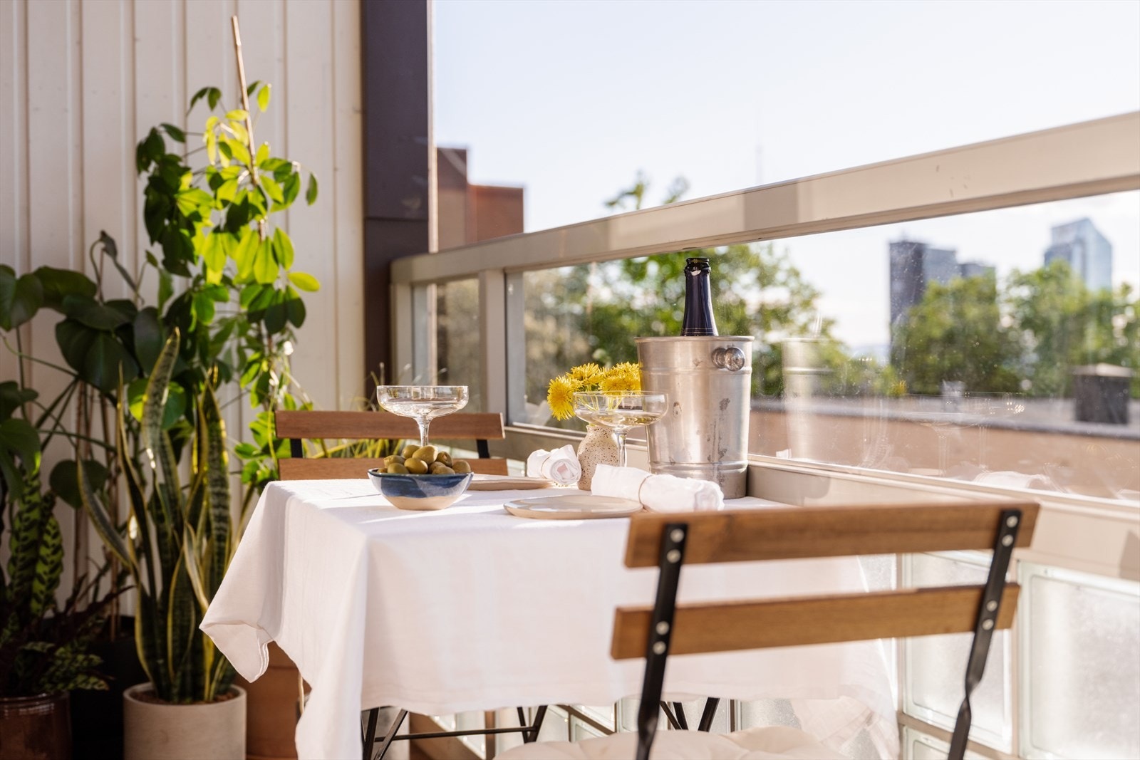Det perfekte sted å nyte helgefrokosten eller en middag i kveldssolen! Galleribilde