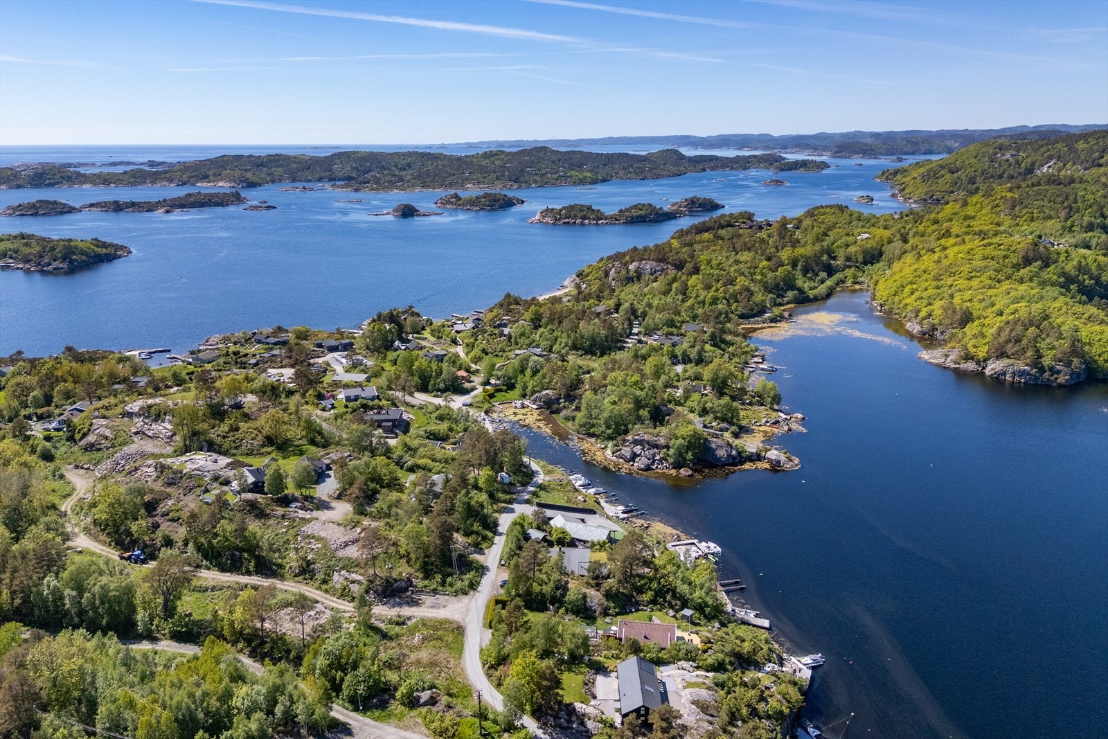 Oversiktsbilde som viser den vakre og maritime beliggenheten Galleribilde