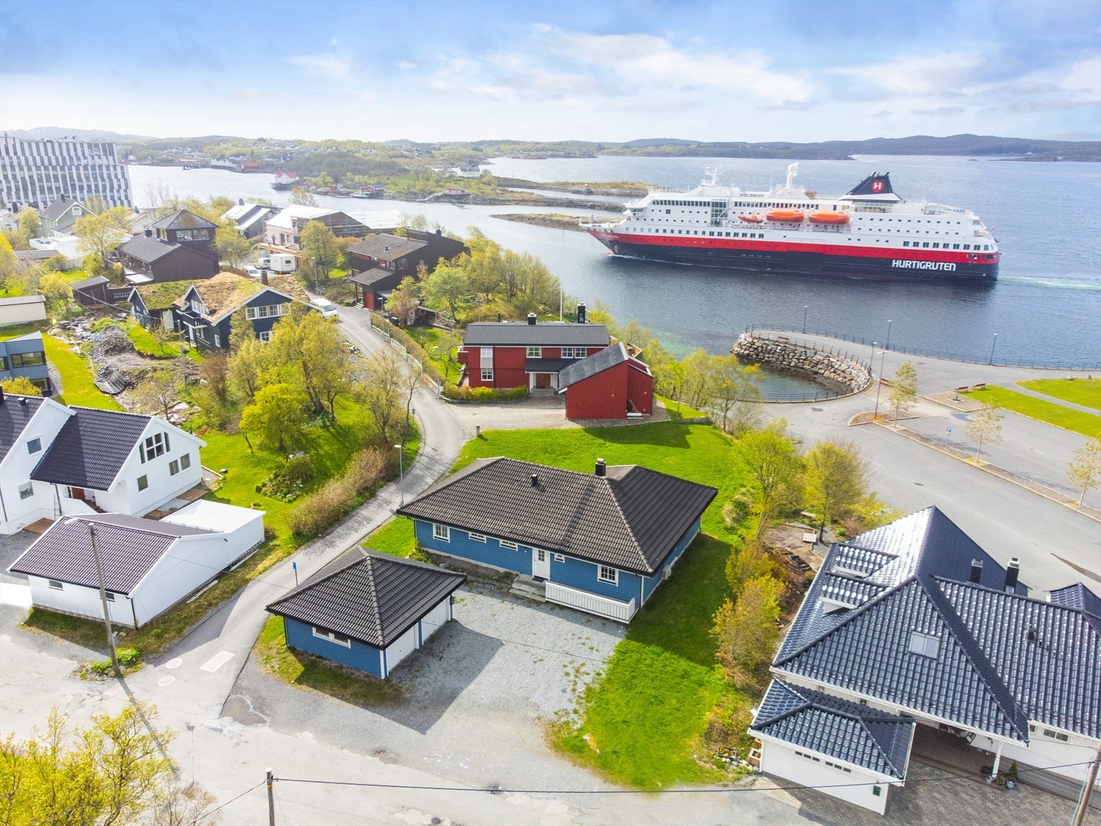 Området er etablert og rolig, med lite gjennomgangstrafikk og gode solforhold. Galleribilde