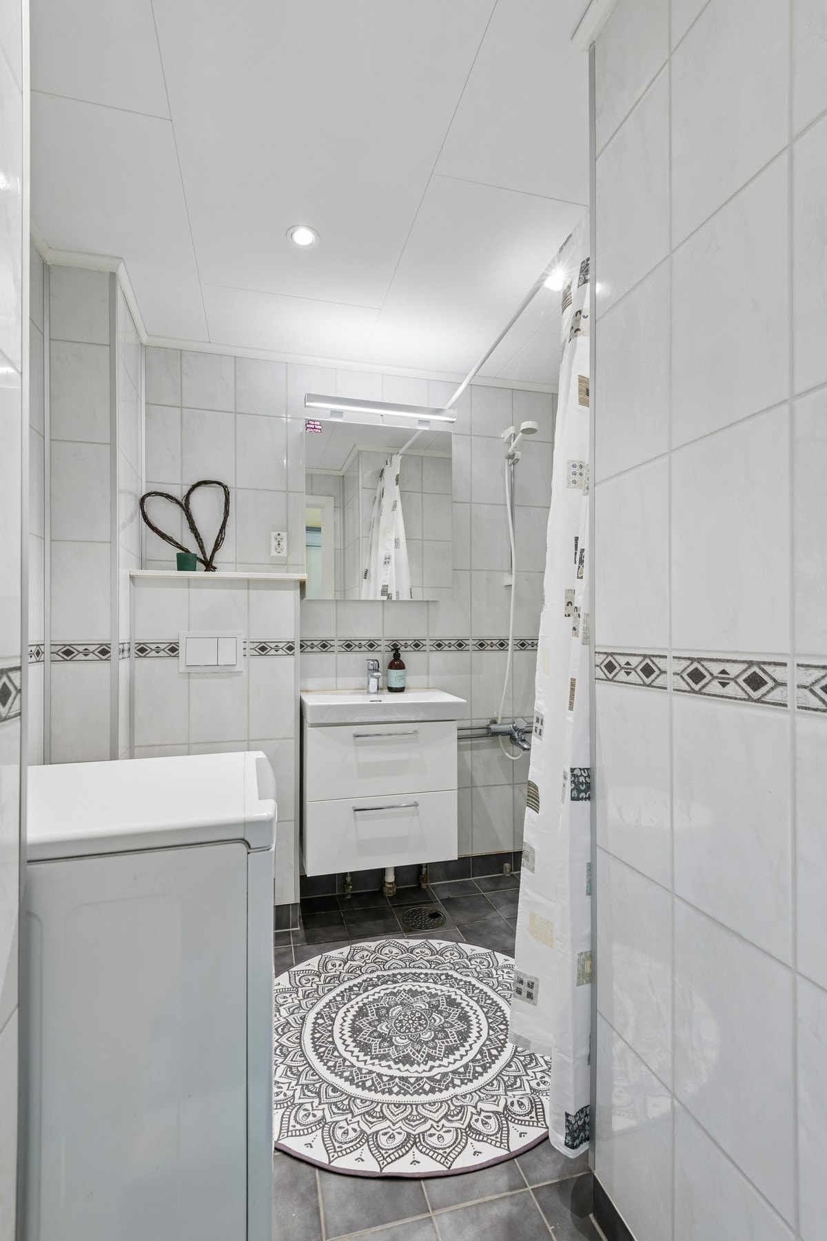 Opplegg for vaskemaskin på bad. Galleribilde