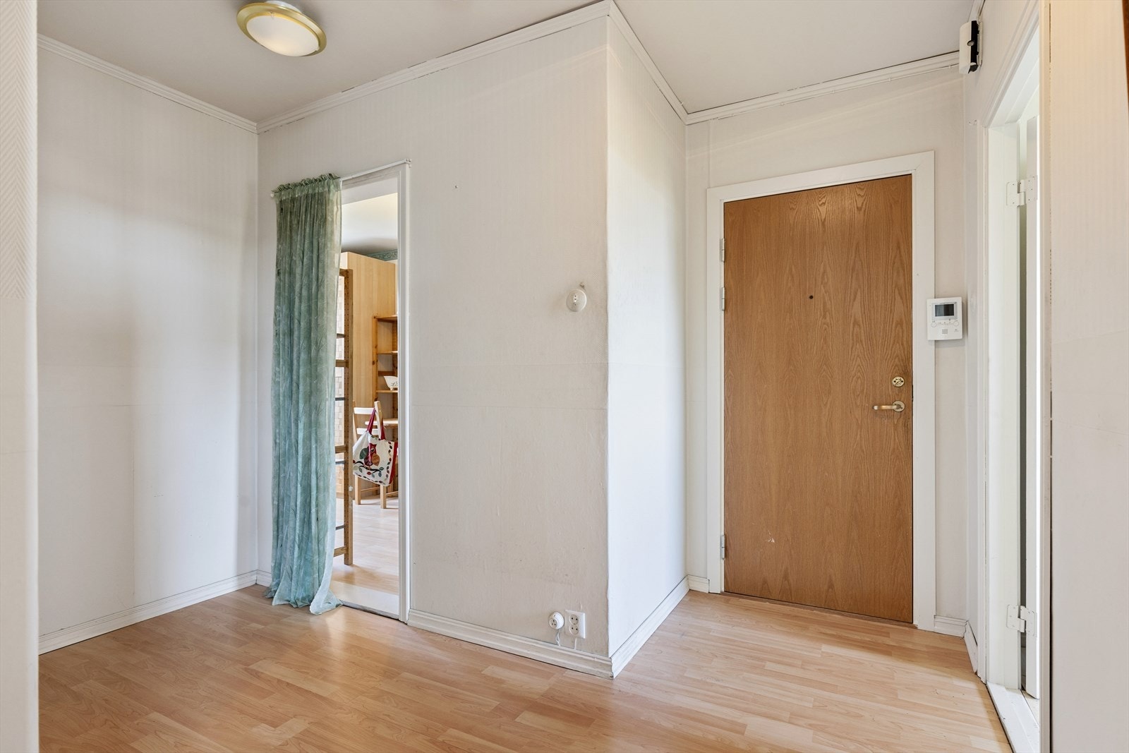 Entré/gang med plass til sko og yttertøy. Galleribilde