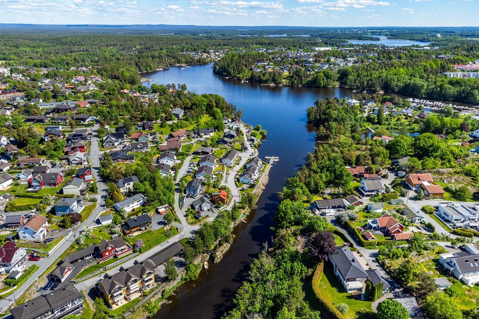 Med kajakk eller kano kan du legge ut på tur på omfangsrike Vansjø. Like ovenfor ligger den populære badeplassen Vepsen. Galleribilde