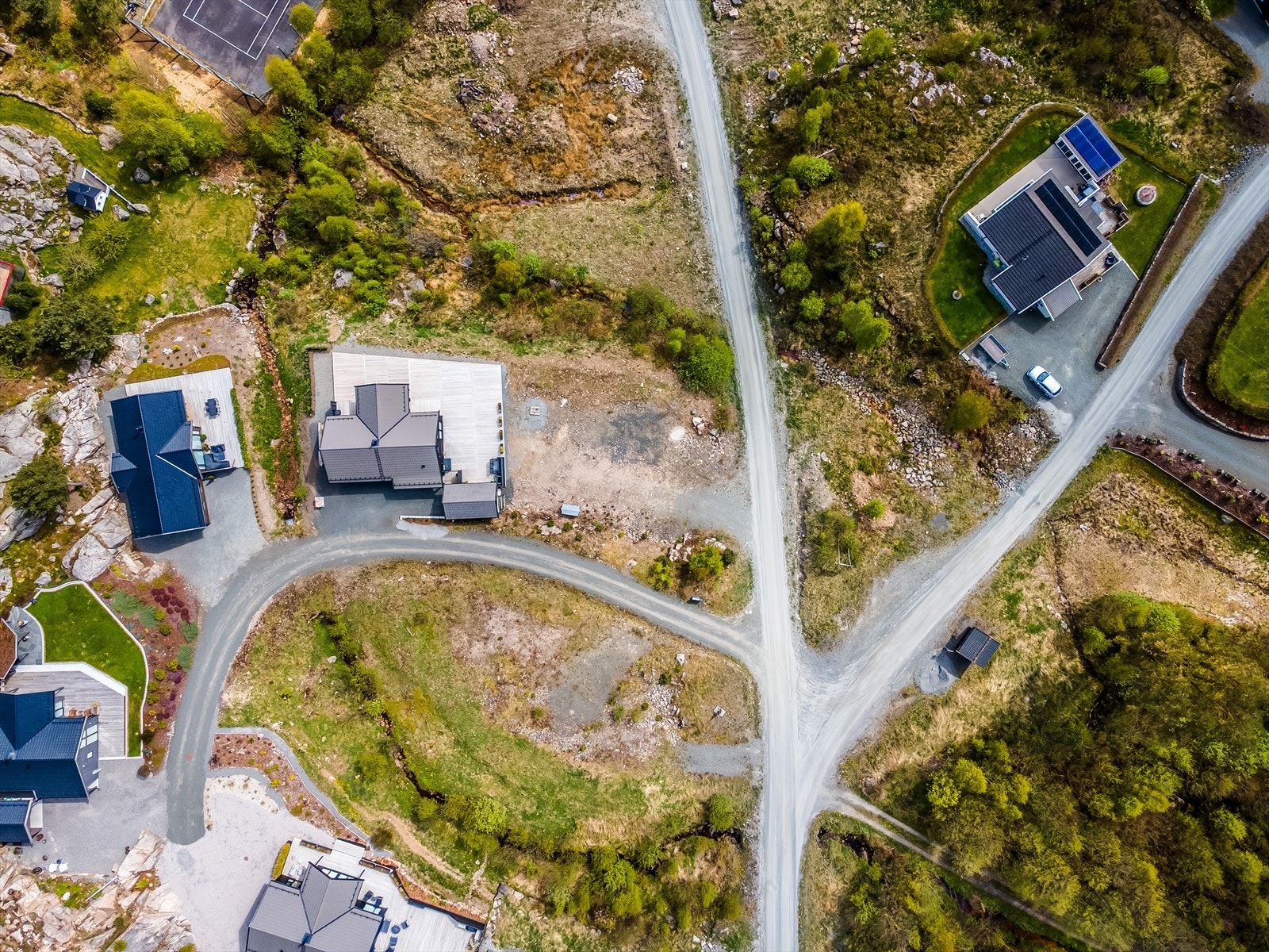 Tomten har enkel adkomst fra felles vei i hyttefeltet. Galleribilde