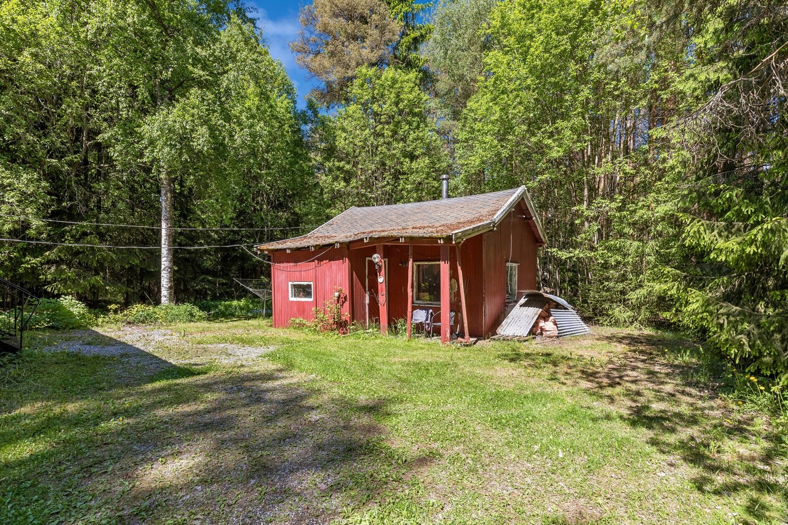 På eiendommen står et frittstående anneks fra 1950. Galleribilde