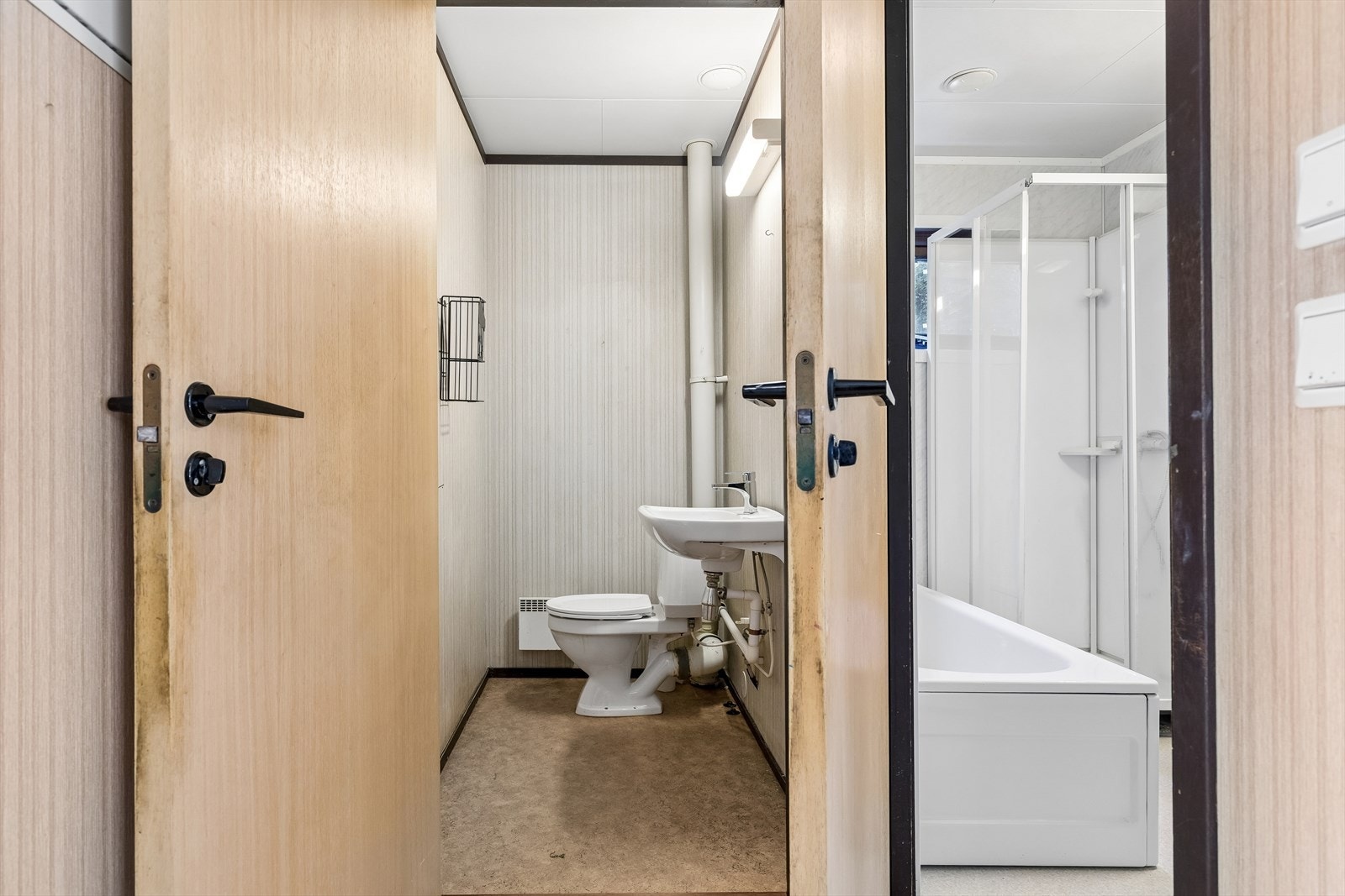 Boligen har et separat toalettrom i tillegg til badet. Galleribilde