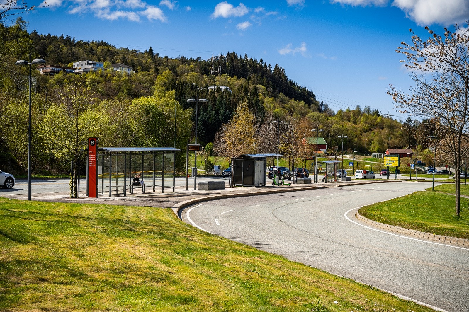- Kollektivtilbudet i området er svært godt. Nærmeste bussholdeplass ligger innen 2 min gange og tar deg blant annet mot Dolvik terminal, Fyllingsdalen terminal, Bergen busstasjon og Bergen Lufthavn - Galleribilde