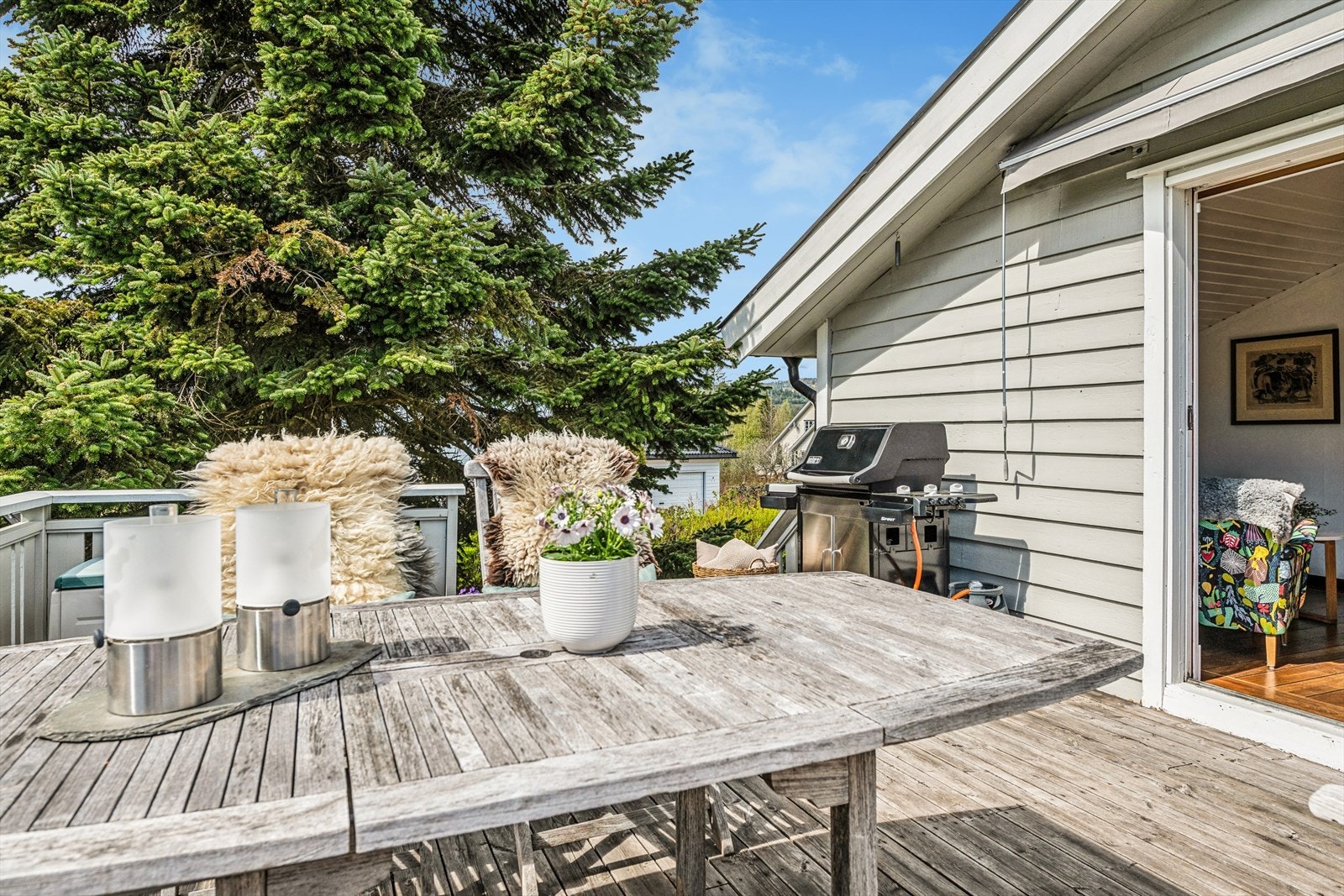 Det er tilknyttet en til terrasse på bakkeplan. Galleribilde