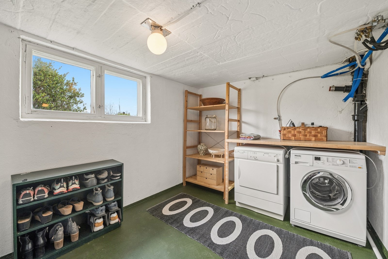 Stort og praktisk vaskerom. Galleribilde