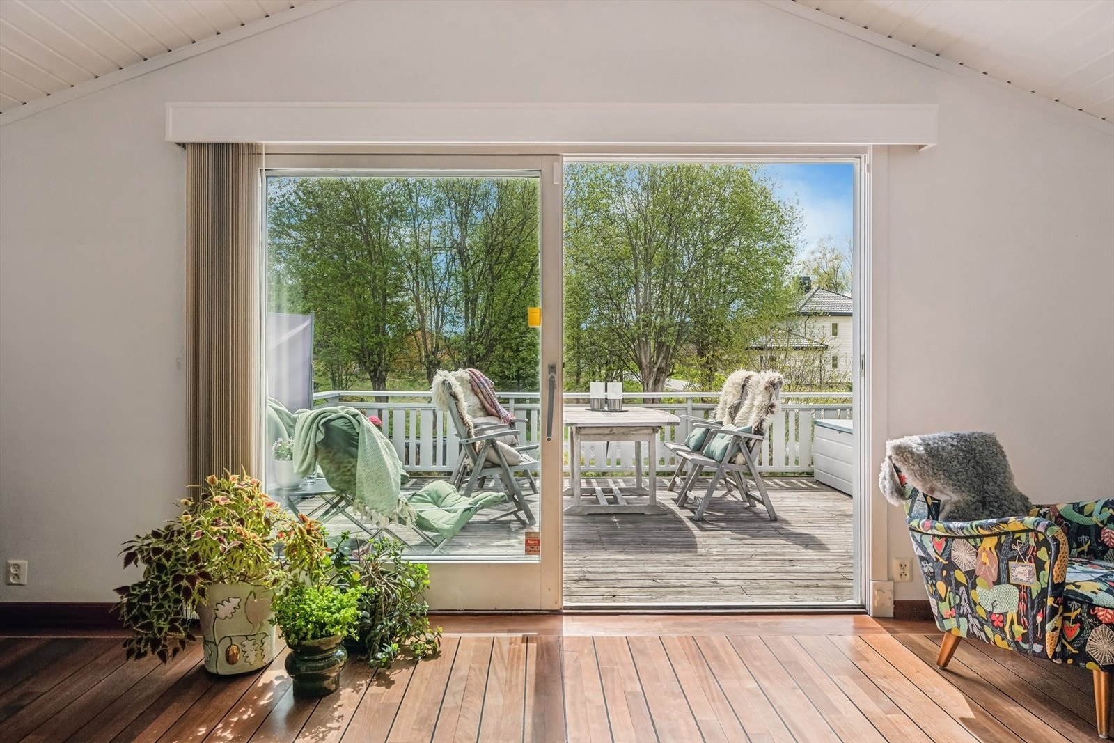 Store terrassedører ut til terrassen Galleribilde