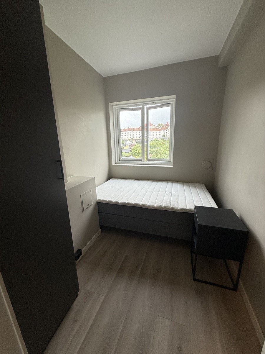 Soverom 3 - 120cm seng, nattbord, skap Galleribilde