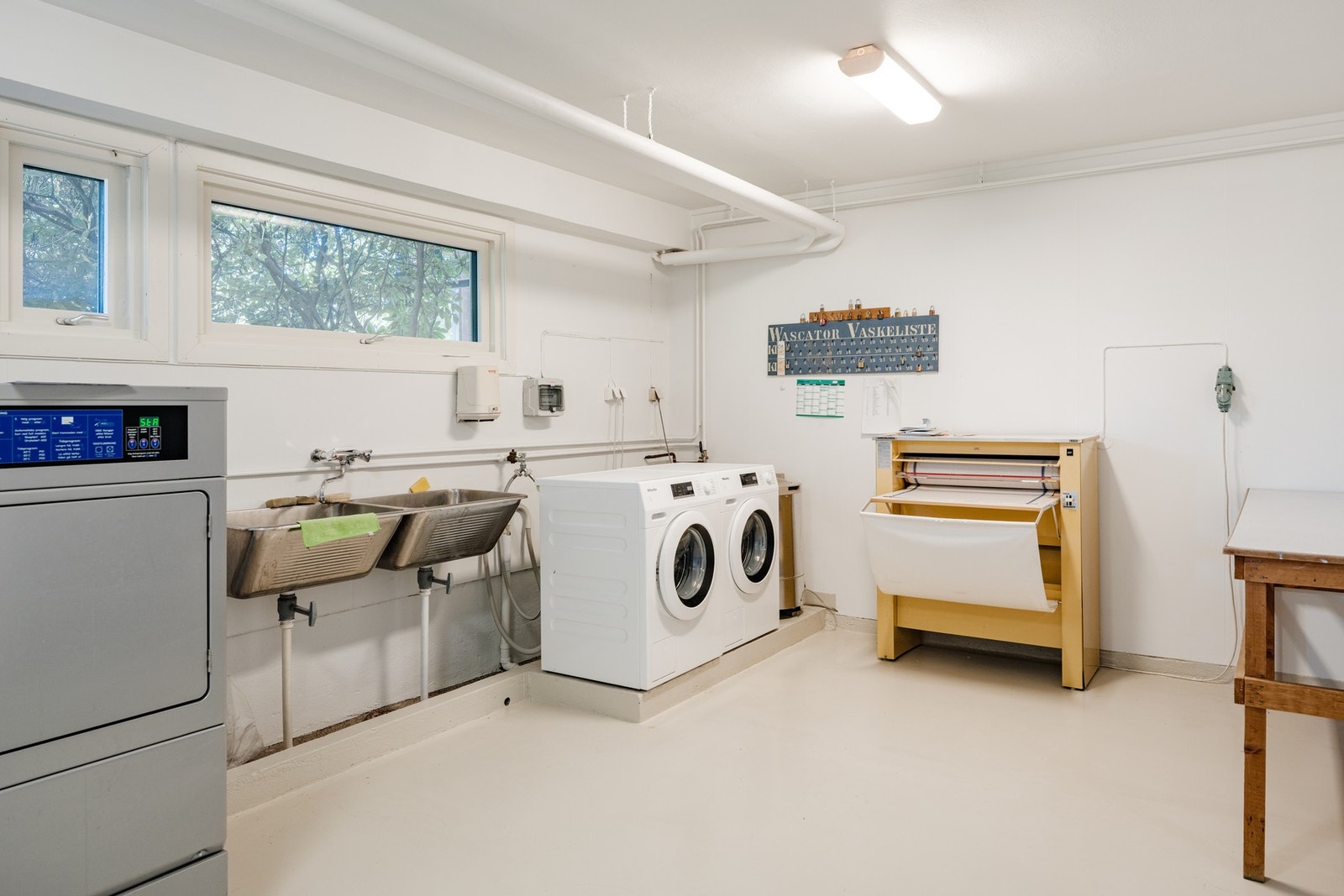 Sameiet har et velholdt og stort fellesvaskeri i 1.etasje Galleribilde