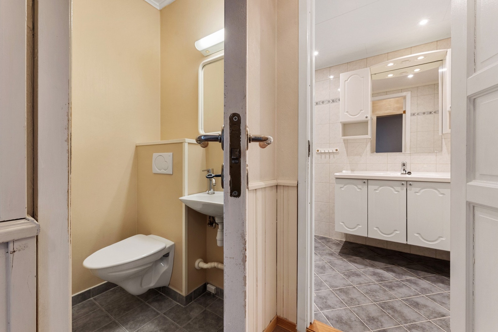 - Badet og toalettrommet ble sist pusset opp i 2005 - Galleribilde