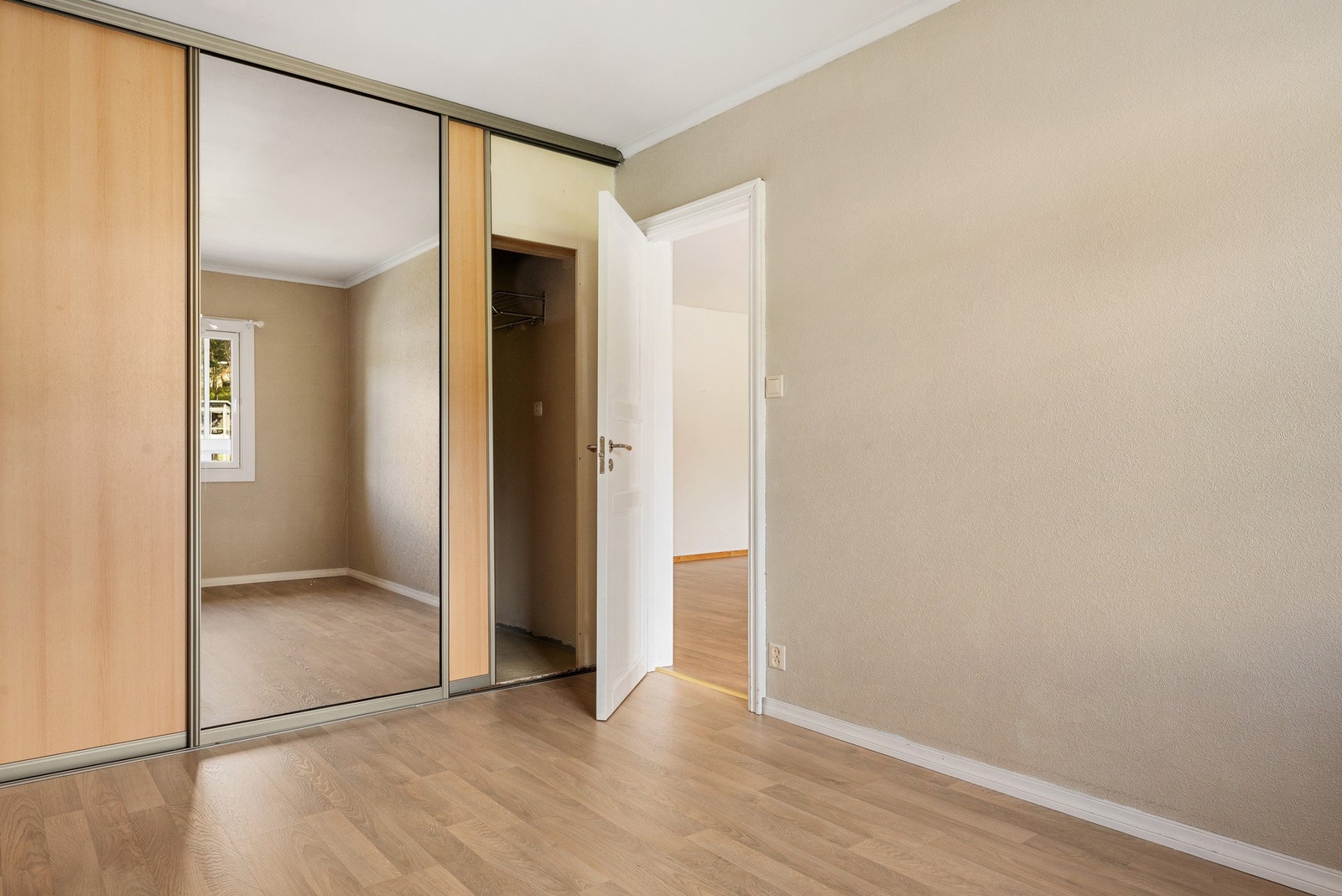 - Hovedsoverom målt til 12,7m² - Galleribilde