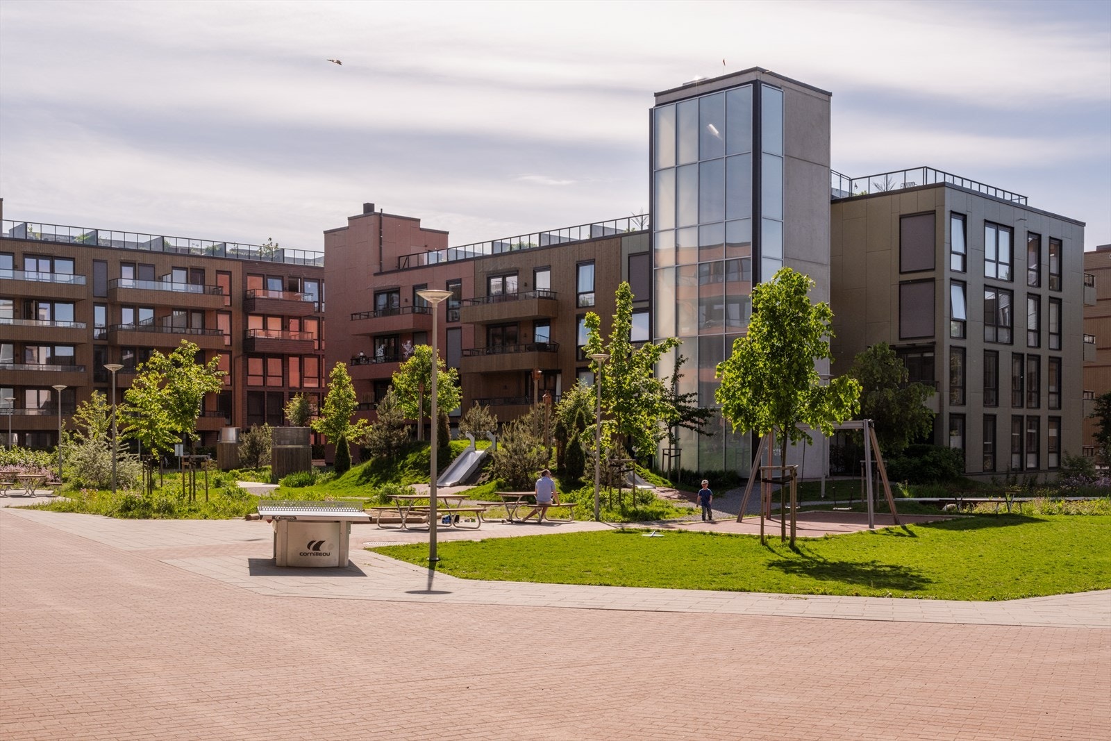 Utenfor finner du park- og grøntarealer med forskjellige soner for lek og avslapning. Galleribilde