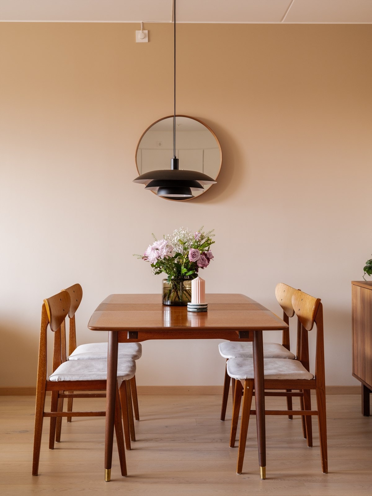 Her kan du samle venner og familie rundt langbord når du skal ha middagsselskaper. Galleribilde