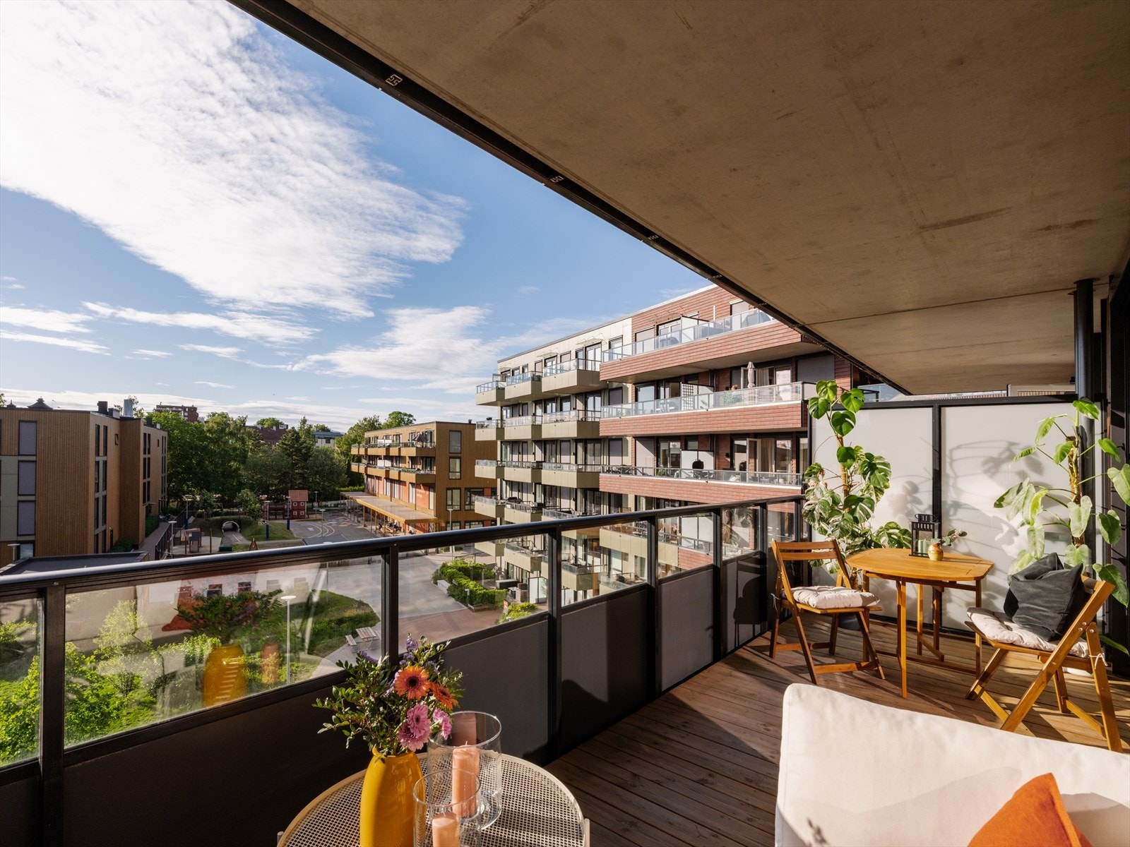 Det er god plass til både spiseplass og lounge for hyggelige sammenkomster om sommeren. Galleribilde