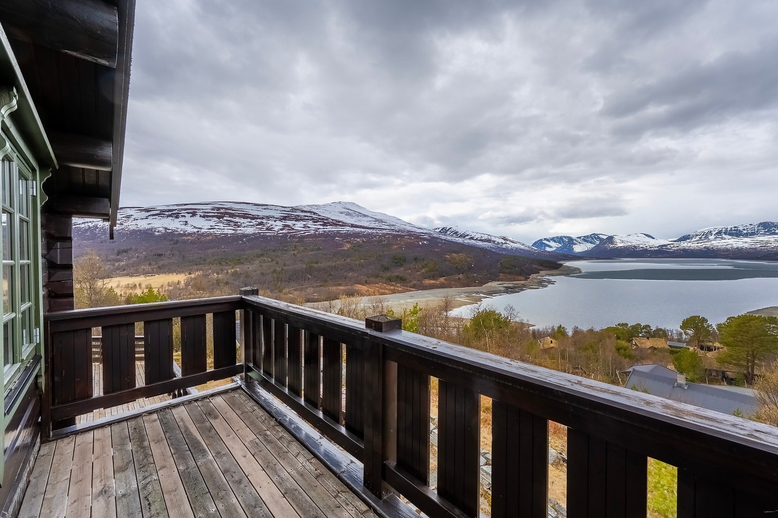 Egen utang til altan. Galleribilde