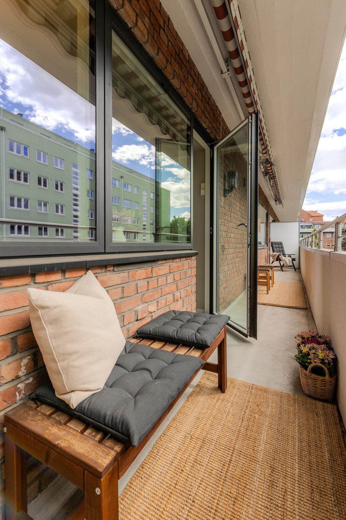 Utgang fra stue til balkong. Galleribilde