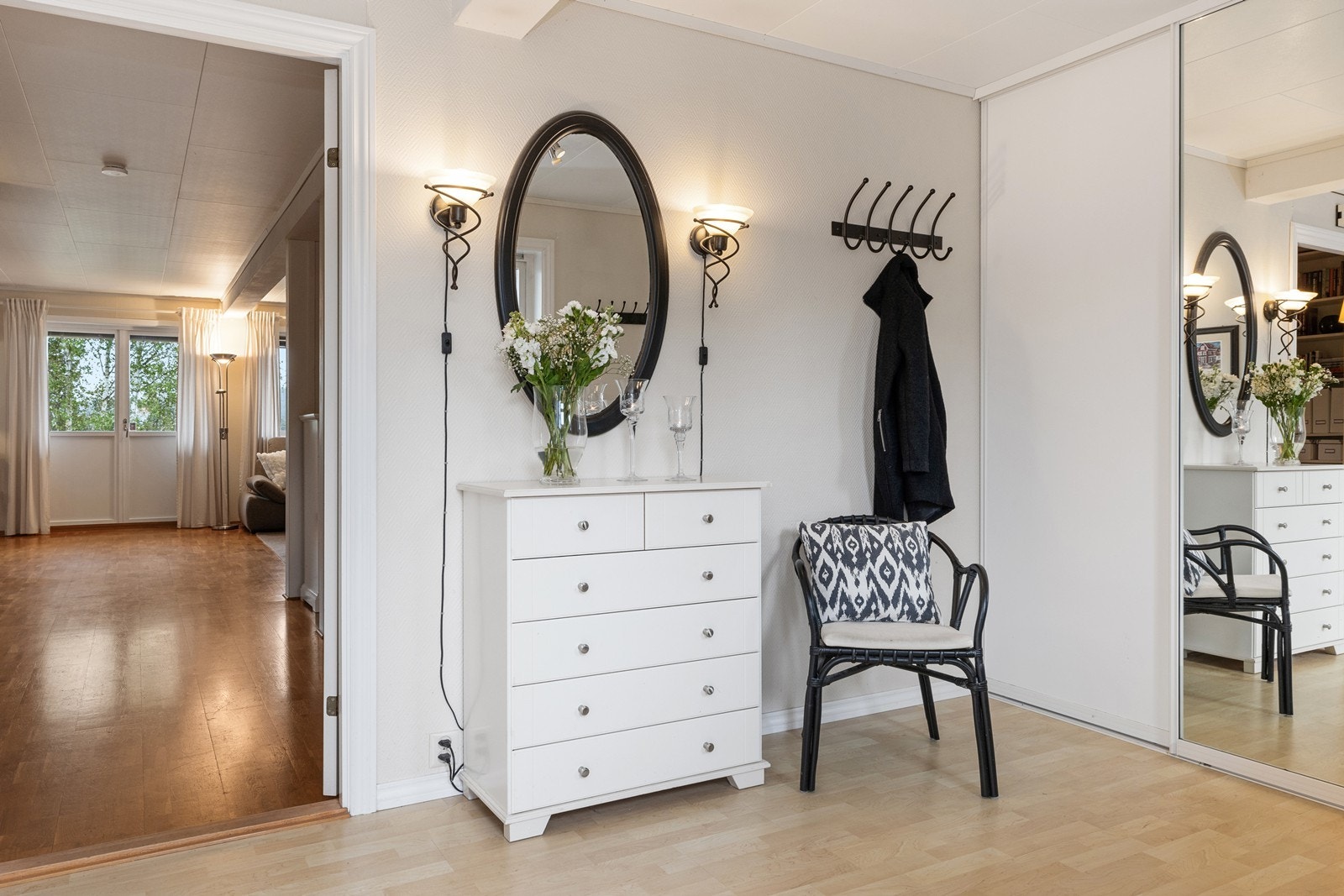 1. etasje: Entré, stue/kjøkken, to soverom, bad, toalettrom, vaskerom og kjølerom - Velkommen inn! Galleribilde