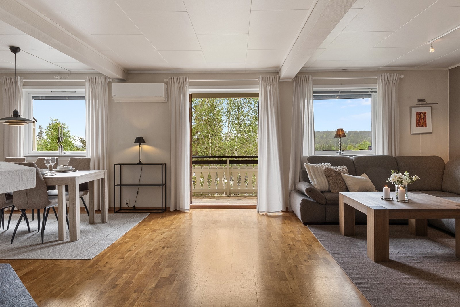 Fra både stue og soverom er det direkte utgang til en veranda på 40 m². Galleribilde