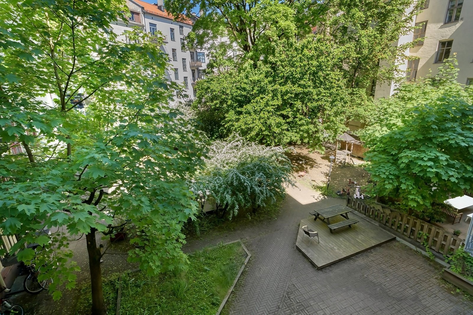 Fra inngangsparti mot indre, lukket gårdsrom Galleribilde