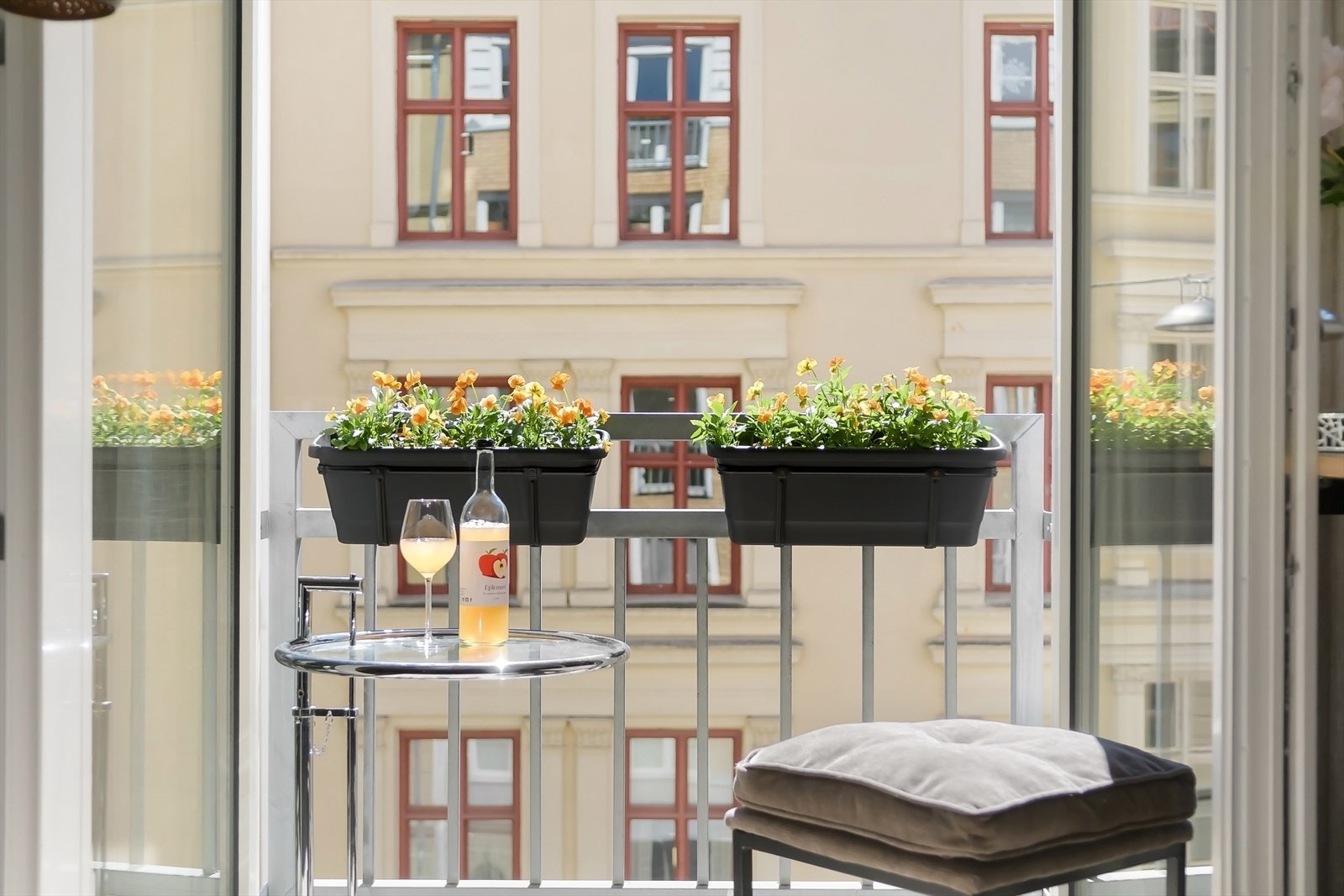Fransk balkong med tofløyet dør - Her er det bare å slippe sommeren inn! Galleribilde
